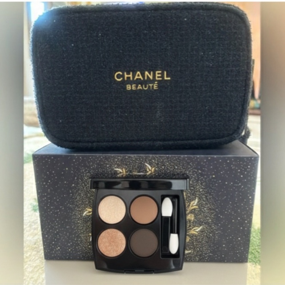💙💙CHANEL Eyeshadow and make up bag set 💙💙 - Picture 2 of 9